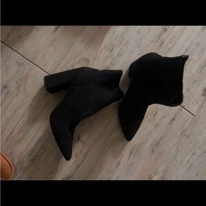Steve Madden Black Pointed Toe Ankle Booties with Block Heel